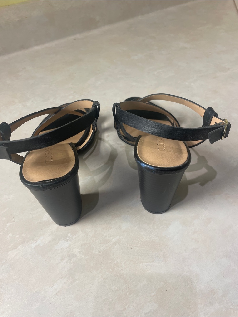 Old Navy Black Strappy Ankle Buckle Sandals Women’s Size 6 - Picture 6 of 13